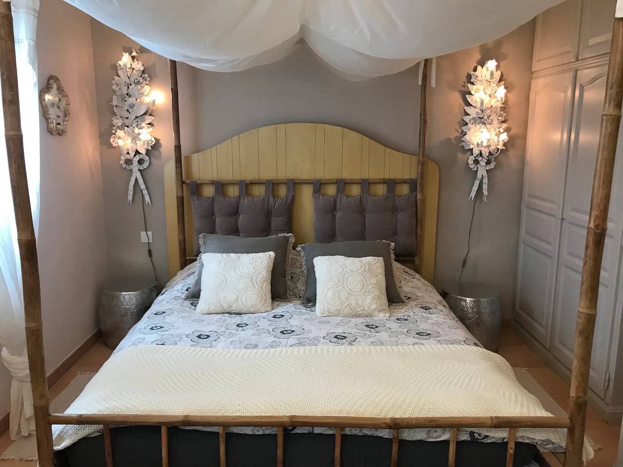 Maison d’hôtes « Appartement, Chambre Sud » avec piscine partagée, Wi-Fi et climatisation in Carpentras, Parc naturel régional du Mont-Ventoux