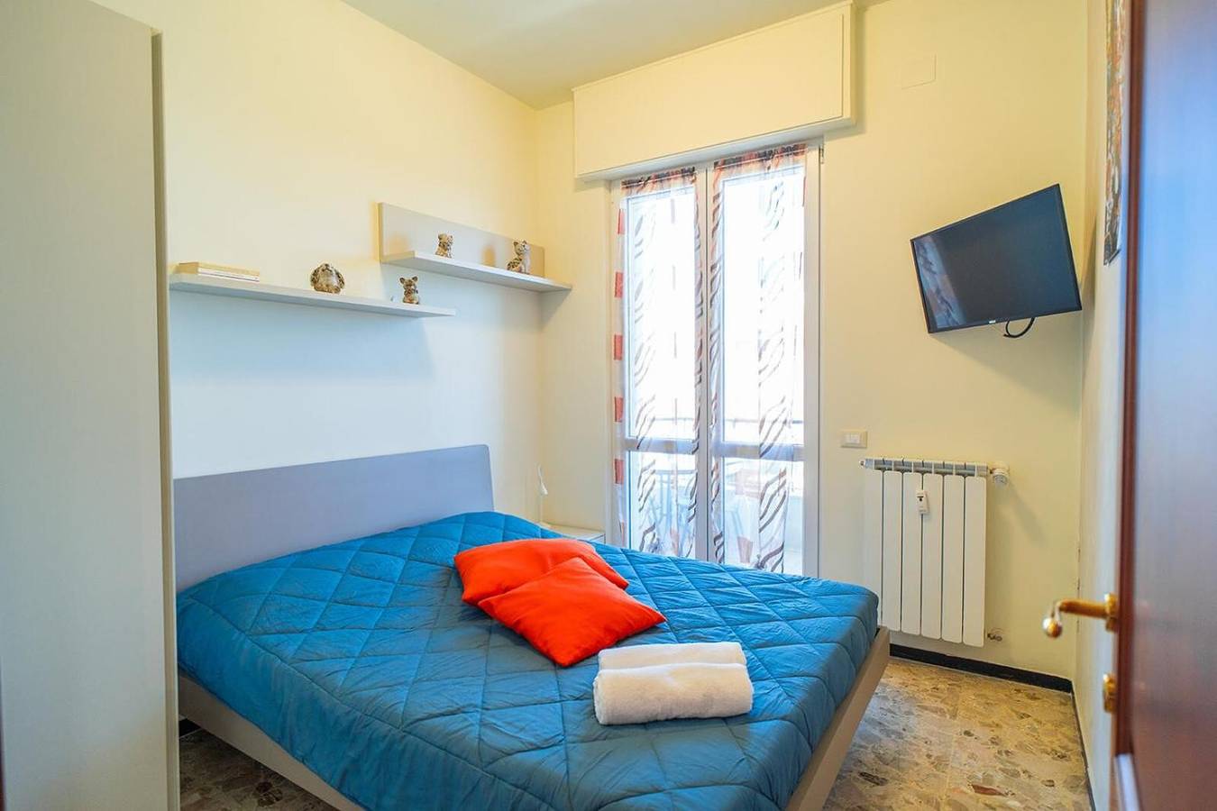 Entire apartment, Apartment 'Alloggio Gallinara' with Sea View, Wi-Fi and Air Conditioning in Albenga, Riviera di Ponente