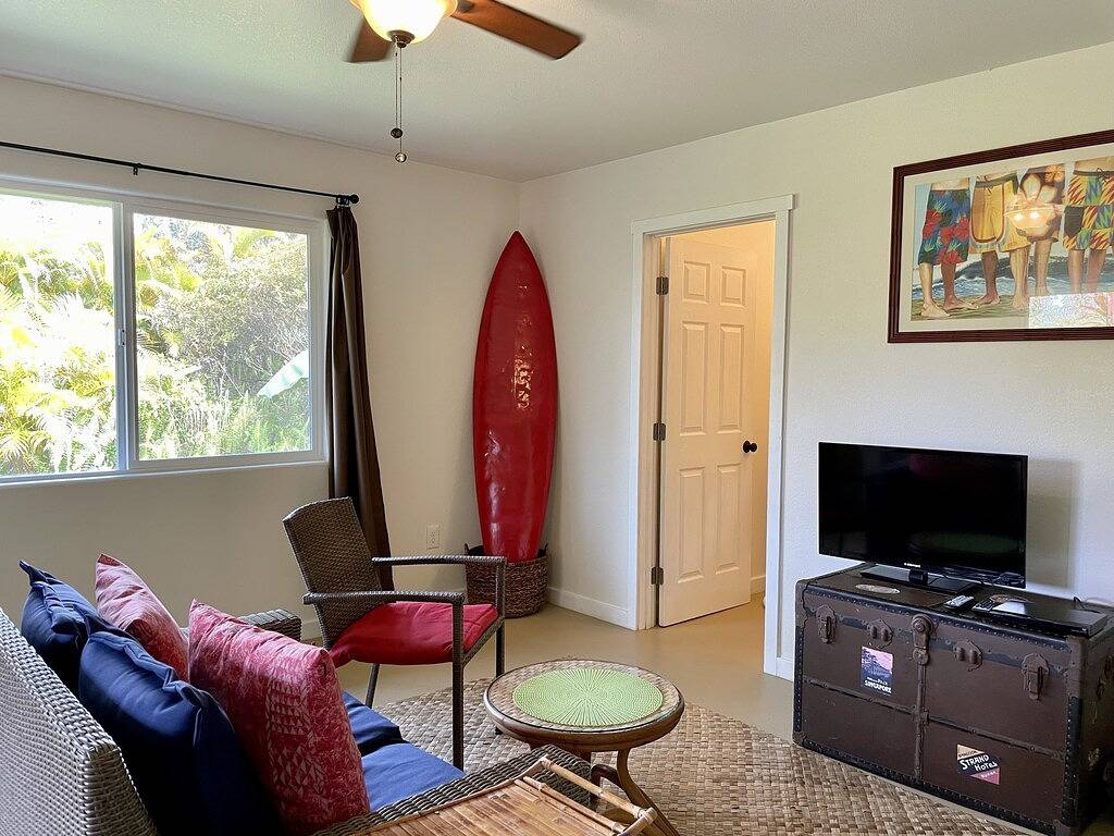 Jungle Bungalow - A lovely space to stay for island fun! in Hawaiian Paradise Park, East Puna