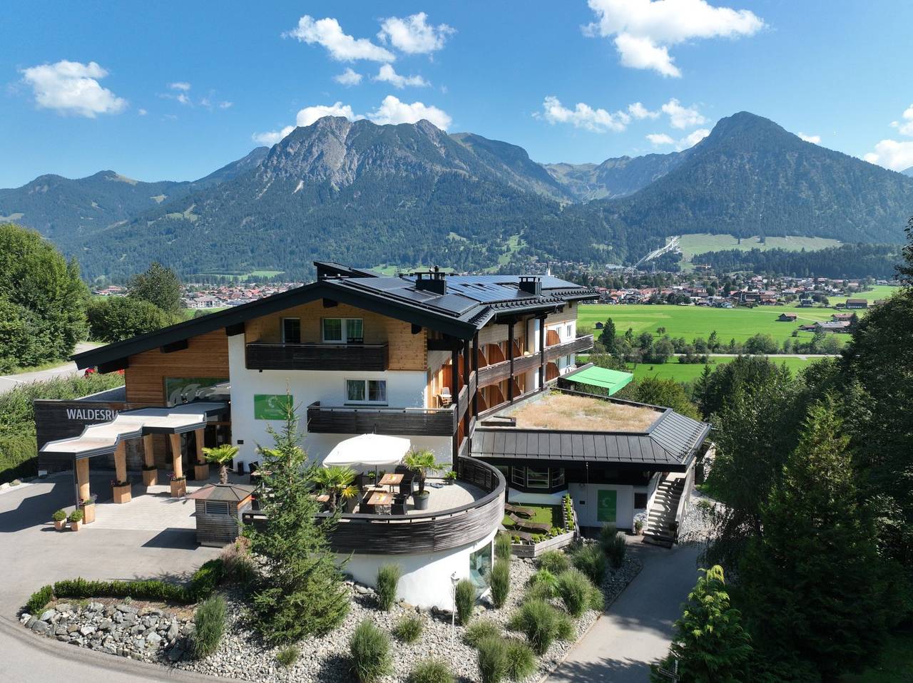 Zweibett Zimmer mit Ost-Süd Premium-Panoramabalkon in Oberstdorf, Bayerisch Schwaben