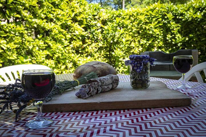 Location de vacances pour 6 personnes, avec piscine à Saint-Jean-de-Maruéjols-et-Avéjan