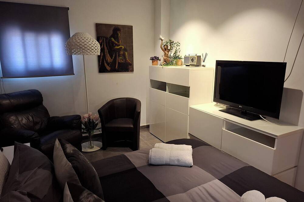 Spacious 4-bedroom chalet with fitness room and Ac in Llíria in Liria, Provincia de Valencia
