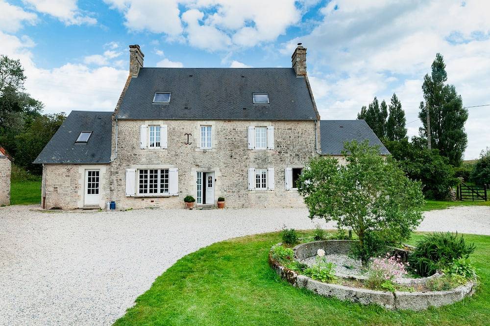 Great Ancient Renovated with fireplace and billiards in Saint-Benoît-de-l'Aure, Bayeux region