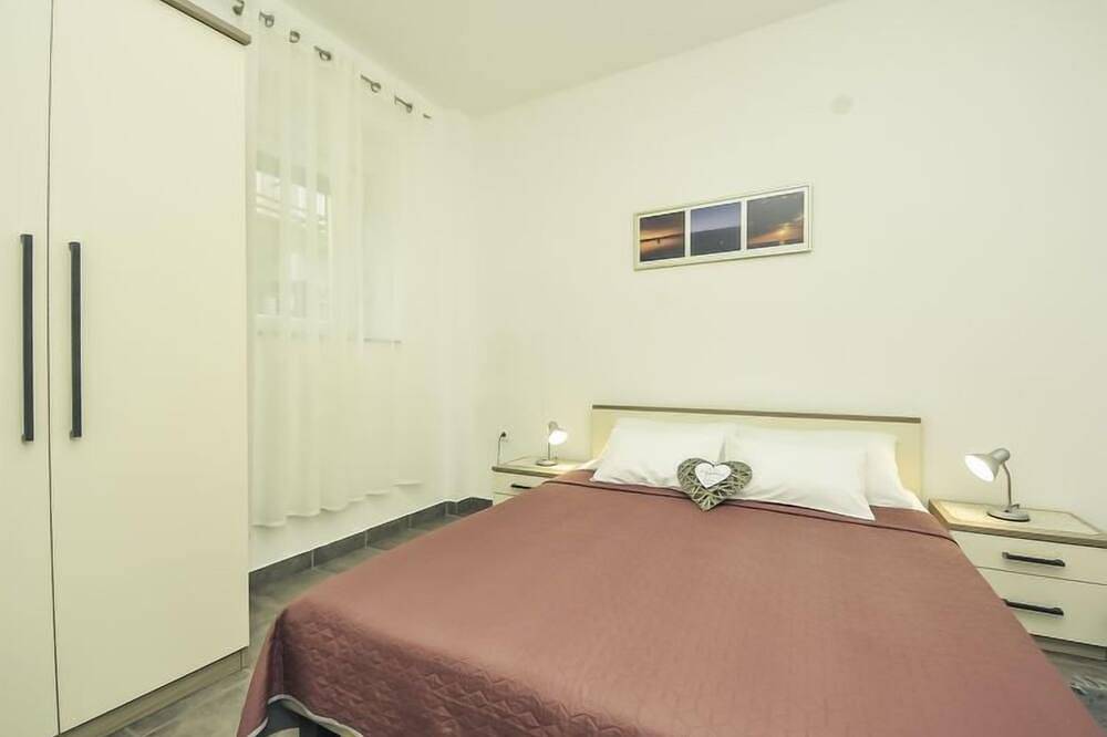 Ganze Wohnung, Snježana by Interhome in Karlobag, Naturpark Velebit