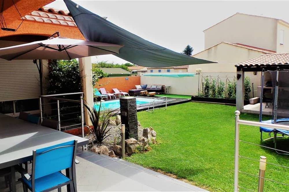Beautiful modern villa any comfort with swimming pool, beach and river nearby in Bernis, Nimes region