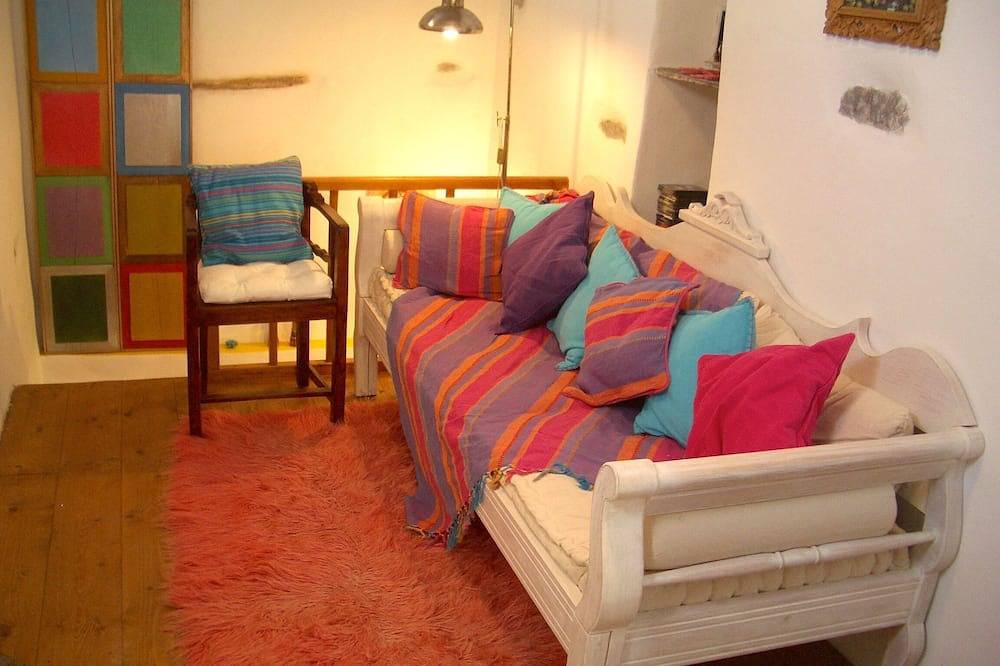 Traditionelles mittelalterliches Steinhaus in \"Ano Syros\" in Ermoupoli, Syros