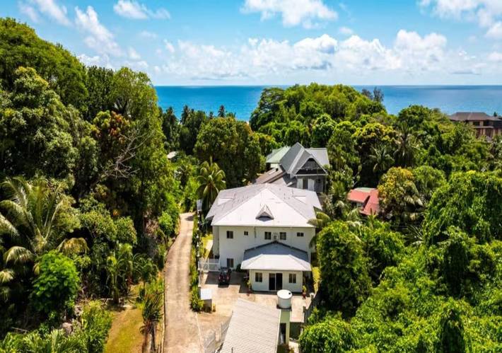 Gîte pour 3 personnes, avec jardin et vue dans Takamaka - 2