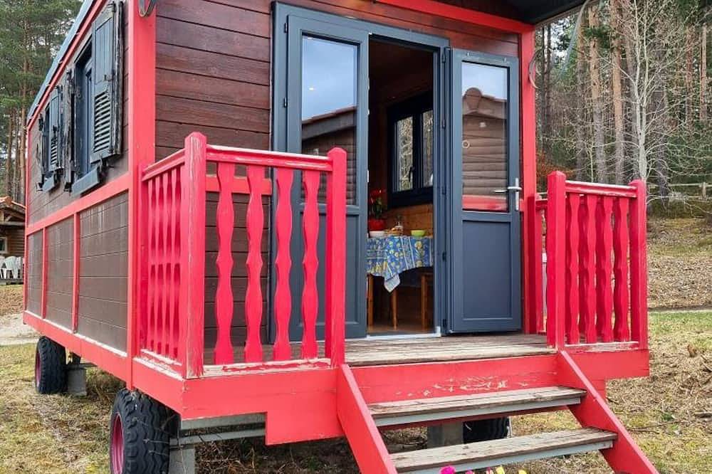 Appartement entier, Roulotte nature, animaux admis - 3 pers. in Usson-en-Forez, Montbrison