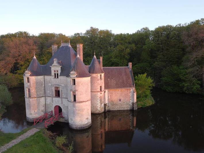 Chambre d’hôte pour 3 personnes, avec vue sur le lac ainsi que jardin et vue à Thilouze