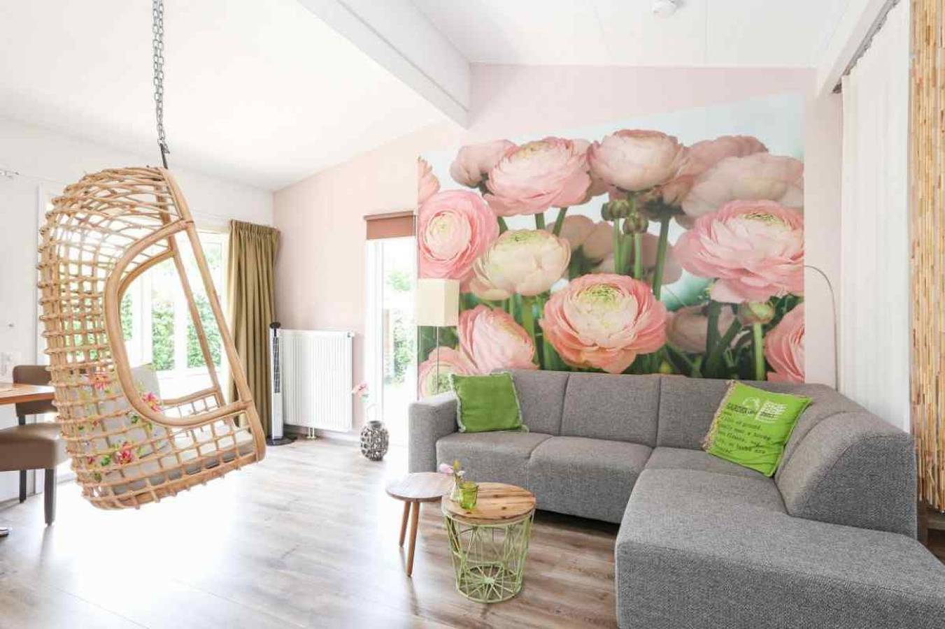 Luxurious 2-person cottage with sauna and outdoor spa near Weerribben-Wieden National Park in Sint Jansklooster, National Park Weerribben-Wieden