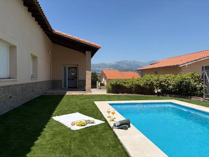 Chalet para 15 personas, con piscina además de vistas y terraza, Se admiten mascotas en La Vera - 3