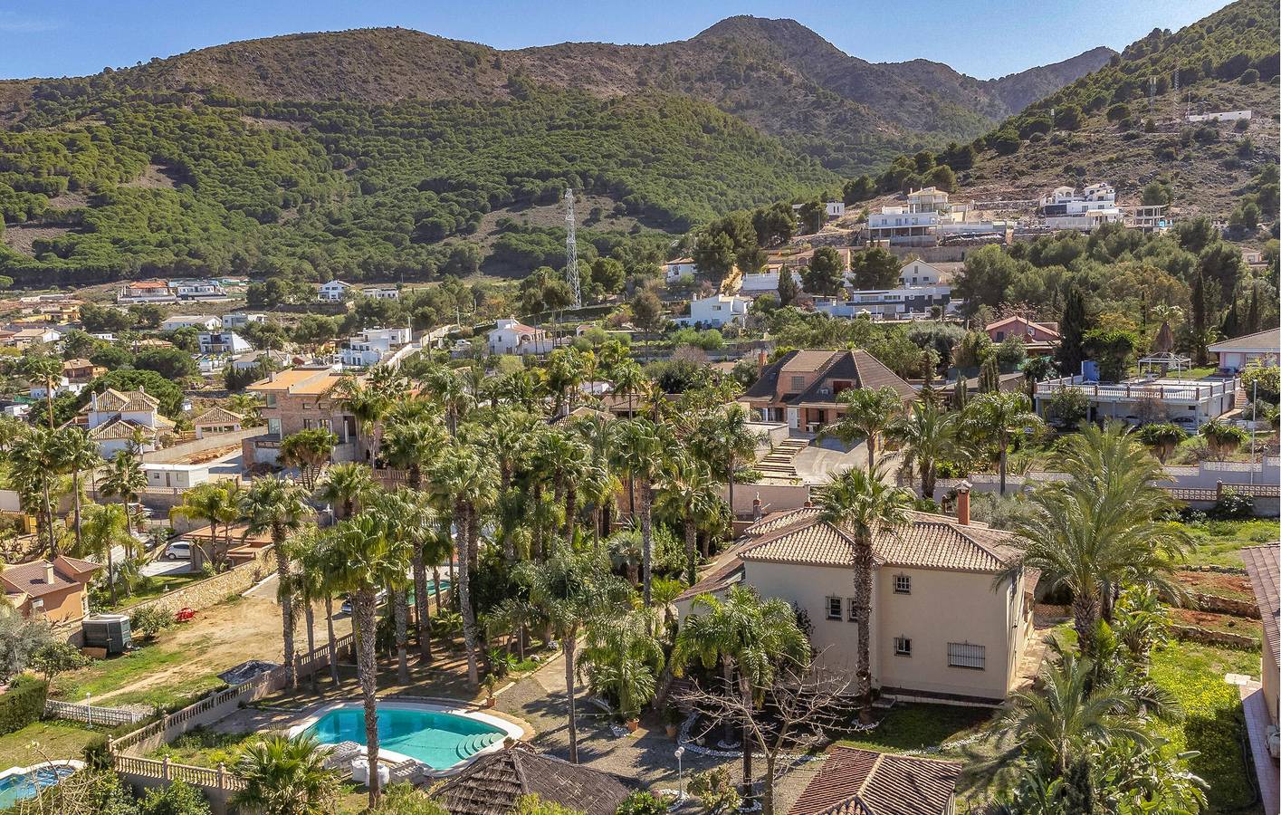 Apartamento de lujo con piscina y aire acondicionado, a 300 m del centro de Alhaurín in Pinos de Alhaurín, Alhaurín de la Torre