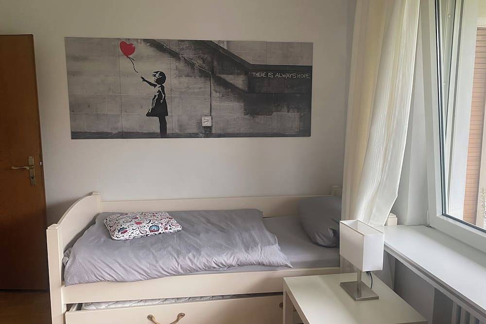 Ganze Wohnung, Schöne große Wohnung mit Garten und Terrasse/ eigener Eingang in Bad Oeynhausen, Wiehengebirge