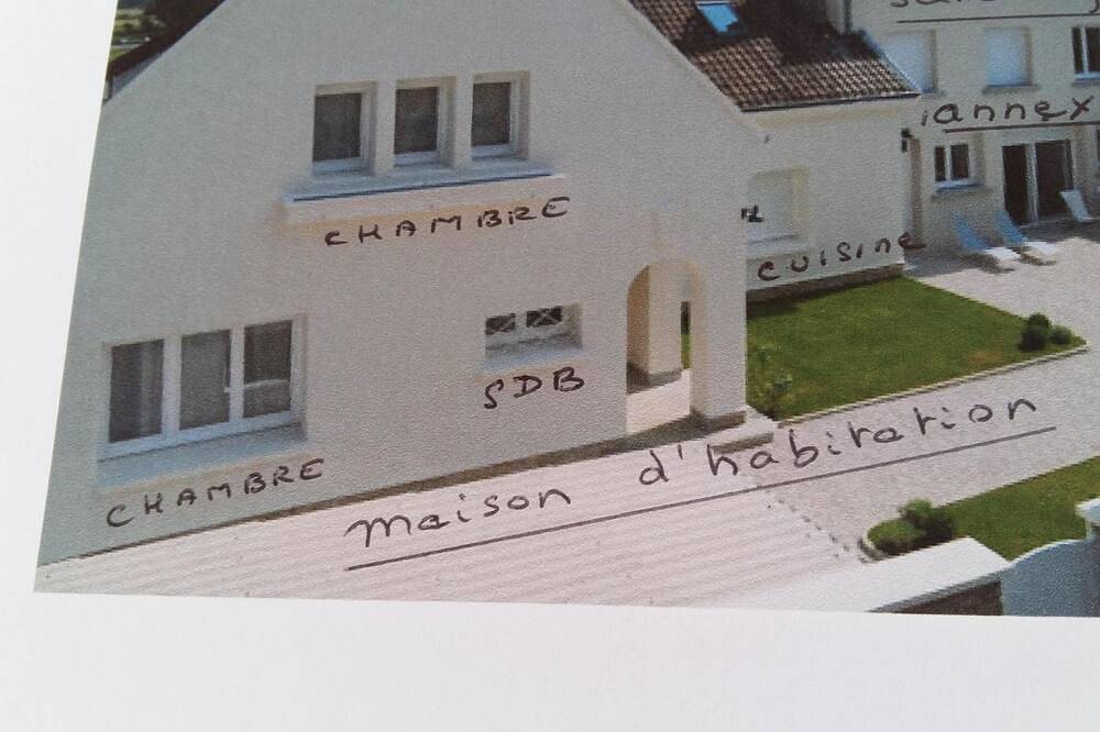 Propiedad en Green Lane en Sedan, 4 llaves, 1 dormitorio + baño + Wc en R de C, 3 bicicletas in Glaire, Ardenas