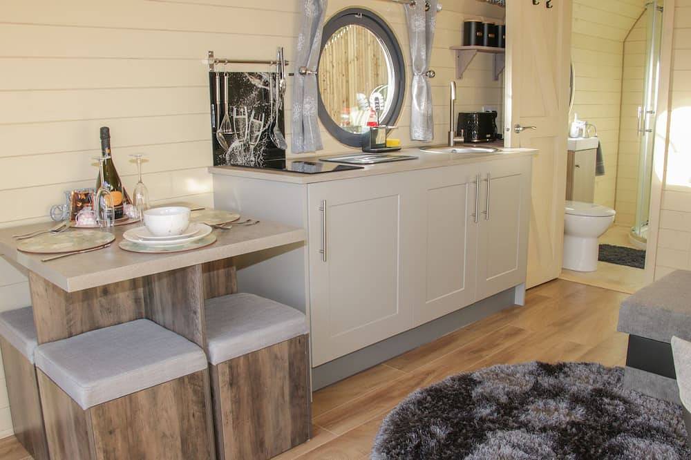 Stapeley Pod, romantic, character holiday cottage in Chirbury in Colinas de Shropshire