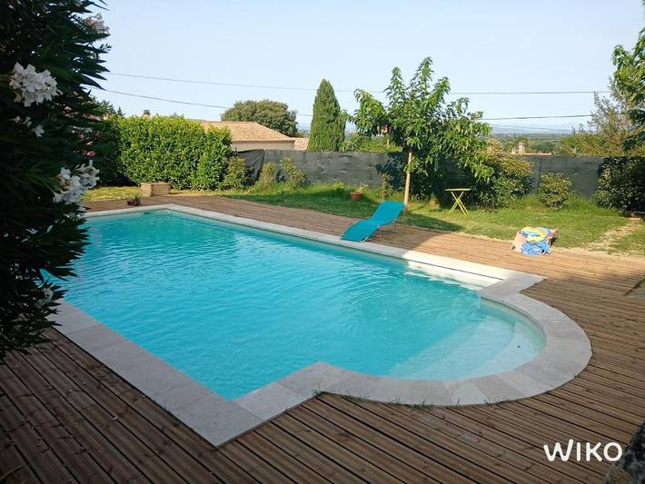 Location de vacances pour 4 personnes, avec piscine ainsi que jardin et vue à Saint-Julien-de-Peyrolas - 2