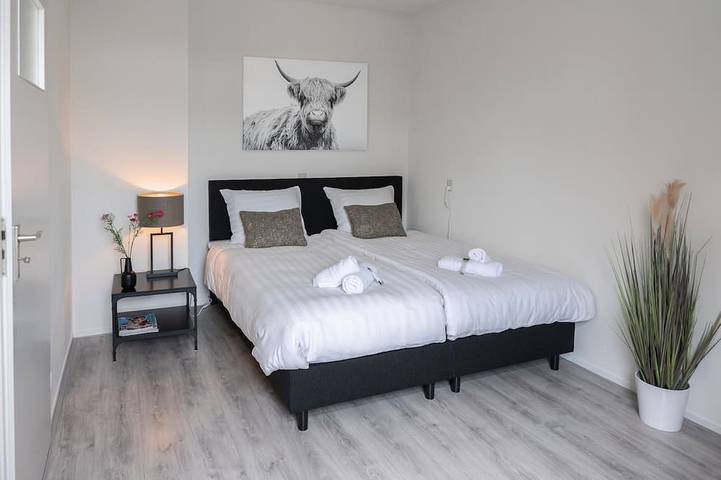 Ganze Wohnung, 4 Schlafplätze, großartige Lage, großer Balkon, beste Straße der Stadt in Tilburg, Nordbrabant