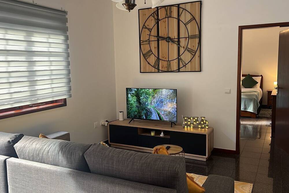 Charming Retreat Machico - 5 min Praia & Centro A in Santa Cruz (Madeira), Madeira