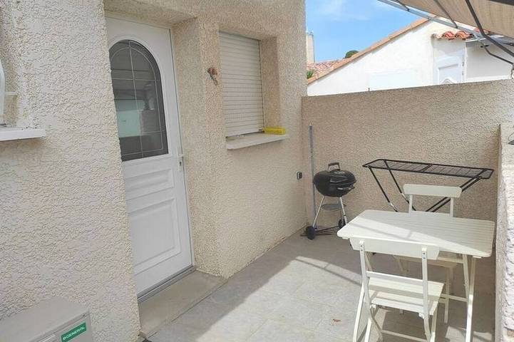 Gîte pour 2 personnes, avec terrasse et piscine à Puissalicon - 4