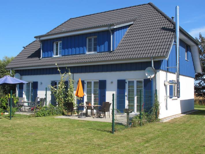 Ferienhaus für 4 Personen, mit Terrasse und Garten in Altefähr