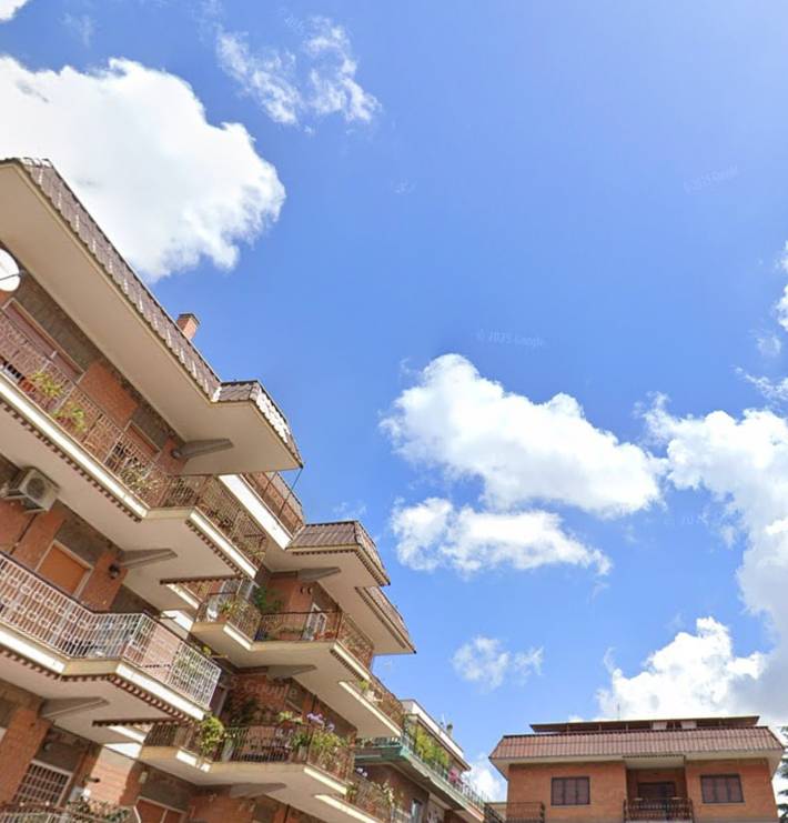 Entire apartment, Apartment 'Tripla Con Balcone' with Balcony, Wi-Fi and Air Conditioning in Rome, Rome Province