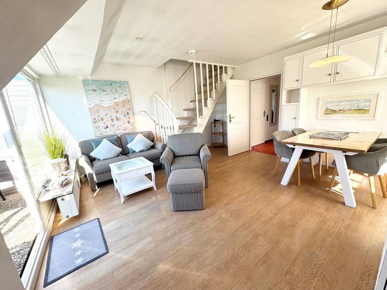 Ganze Wohnung, Individuell eingerichtetes Ferienappartement im Ober- und Dachgeschoss in Wenningstedt, Sylt