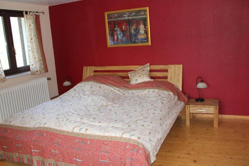 Villa Tusculana - Holiday home, shower and bath, Wc, sleeps 4 or more in Cond, Cochem