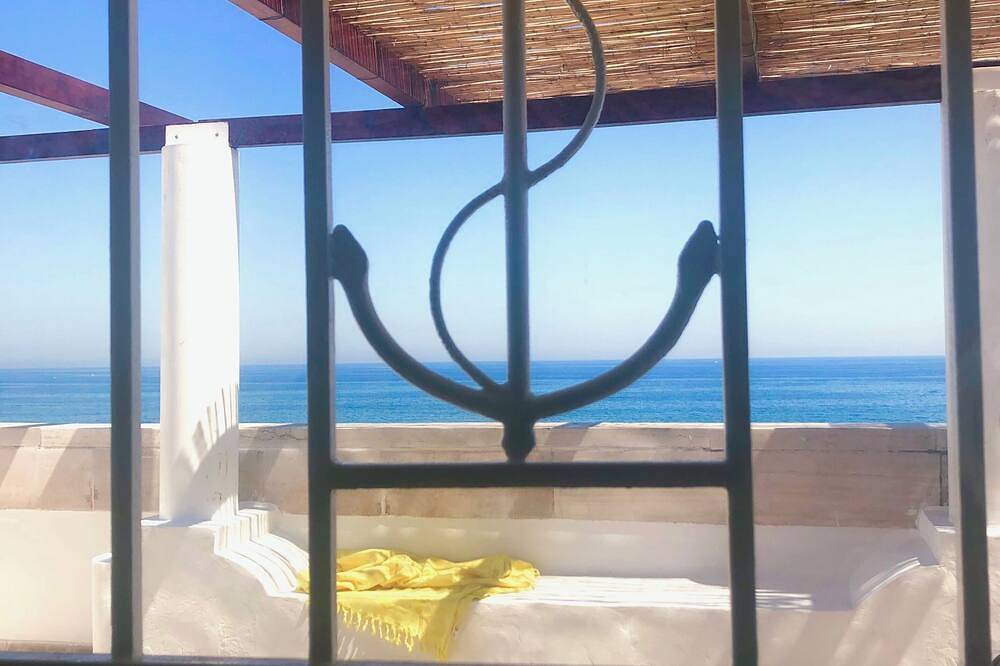 Apartamento entero, Charming rooftop apartment just 20 m from the sea with a fantastic sea view in Marina di Ostuni, Salento