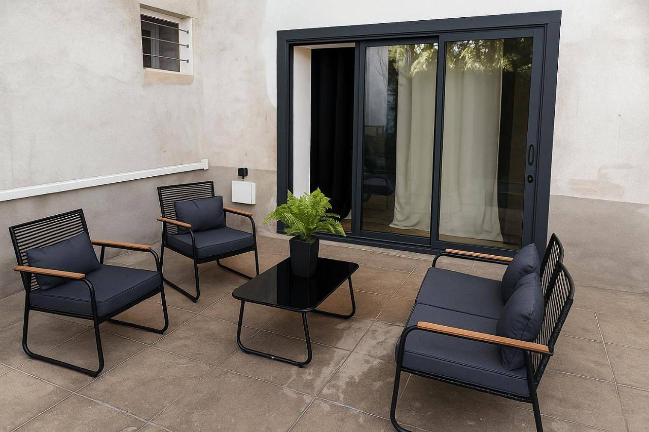 Appartement entier, One-Bedroom Apartment in Saint-Didier-sur-Chalaronne, Région de Bourg-en-Bresse