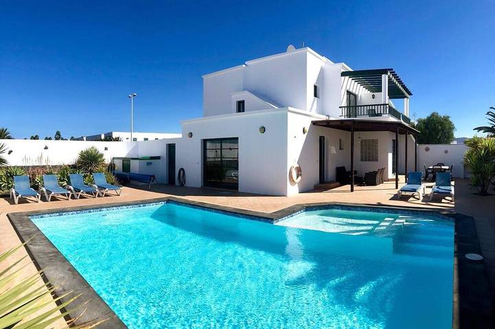 Holiday home for 8 people, with garden and balcony - 1