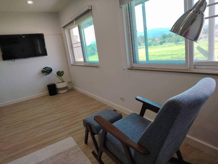 Chambre d’hôte pour 4 personnes, avec balcon ainsi que jardin et jacuzzi dans Chiang Rai