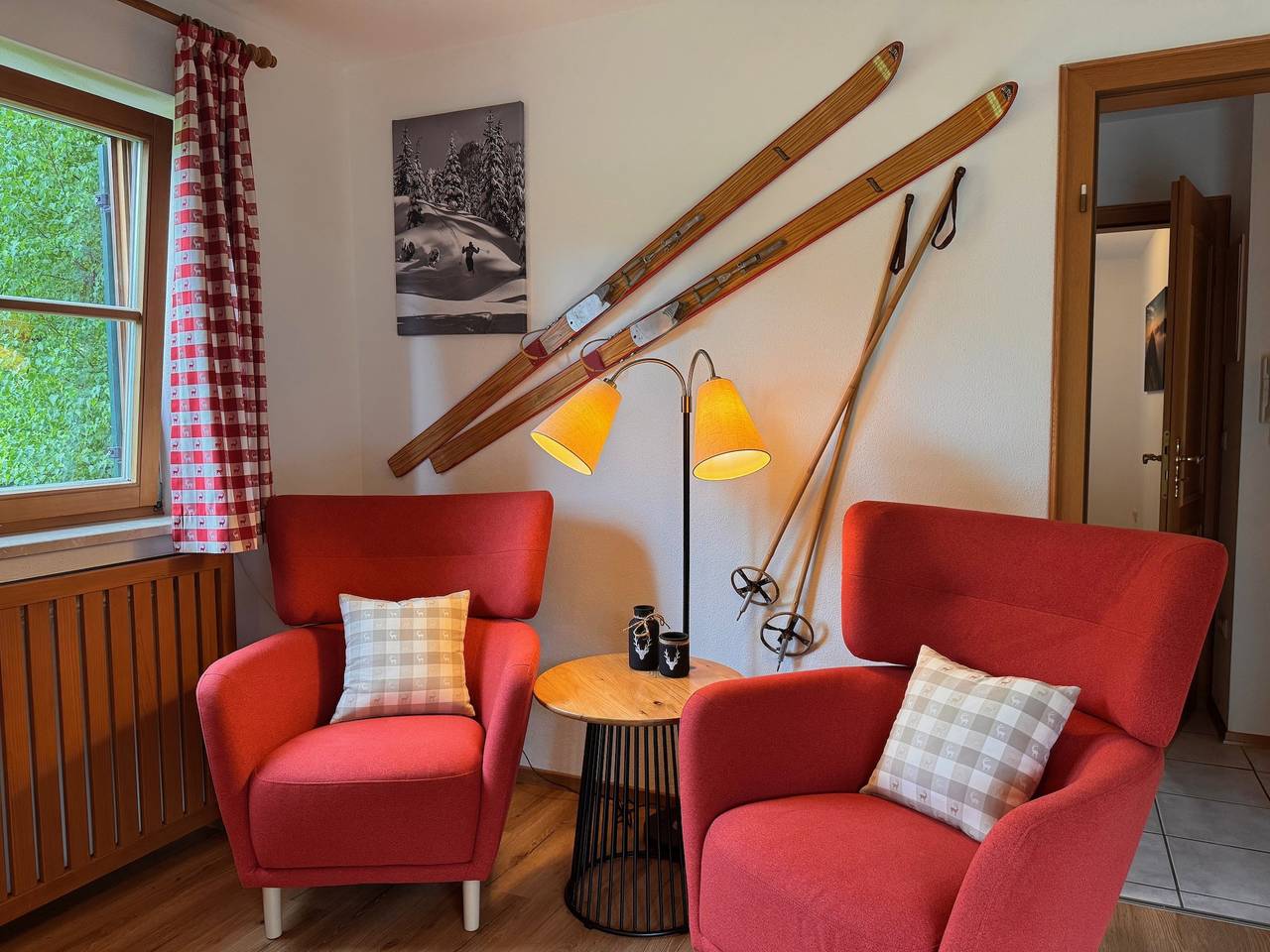 Ολόκληρο το διαμέρισμα, Apartment 'Appartement Ammerheimat' with Mountain View, Shared Terrace and Wi-Fi in Oberammergau, Bavarian Alps