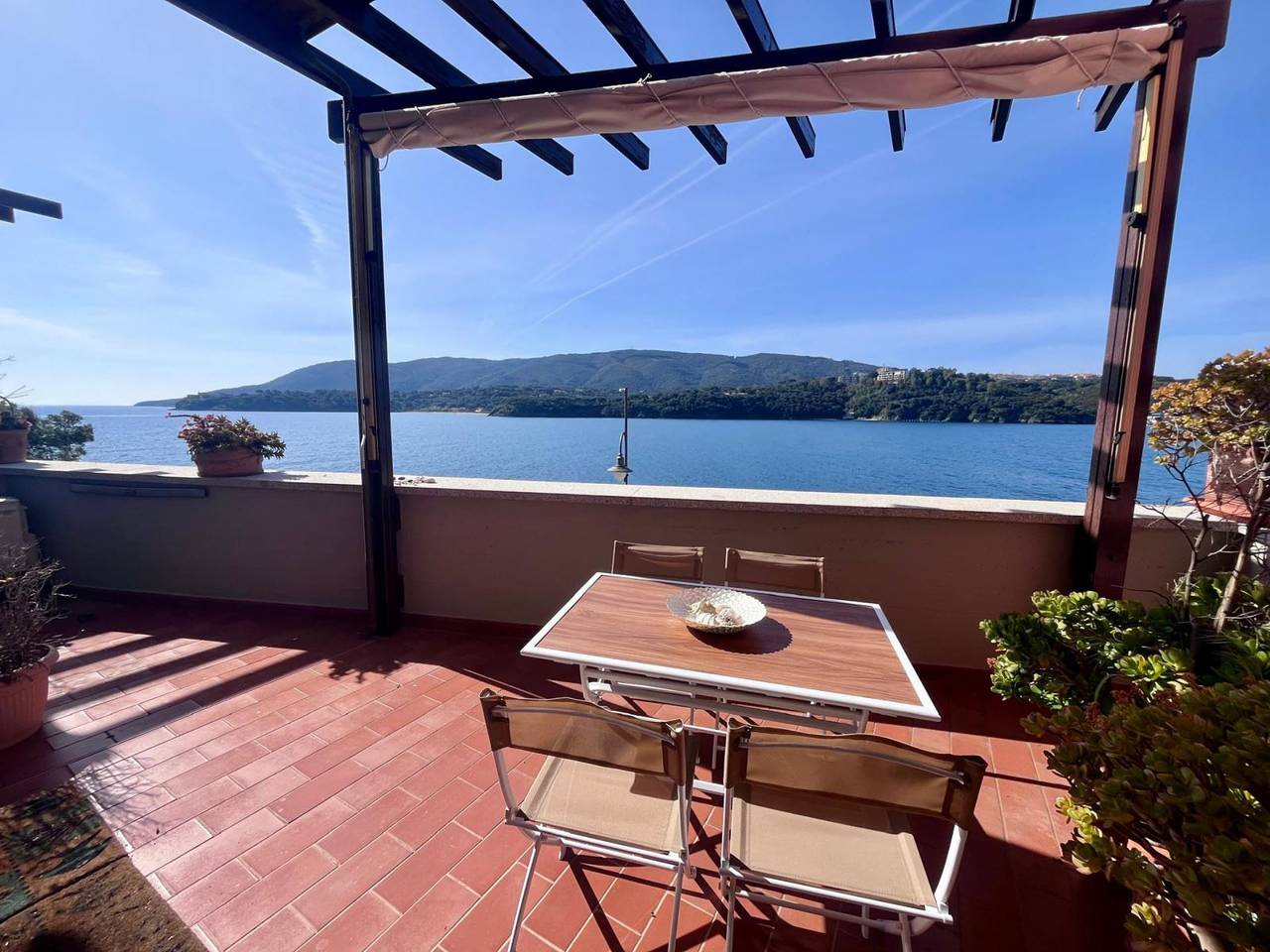 Appartement de vacances entier, La Pianotta Suite - La Pianotta Suite con vista mare in Porto Azzurro, Ile d'Elbe
