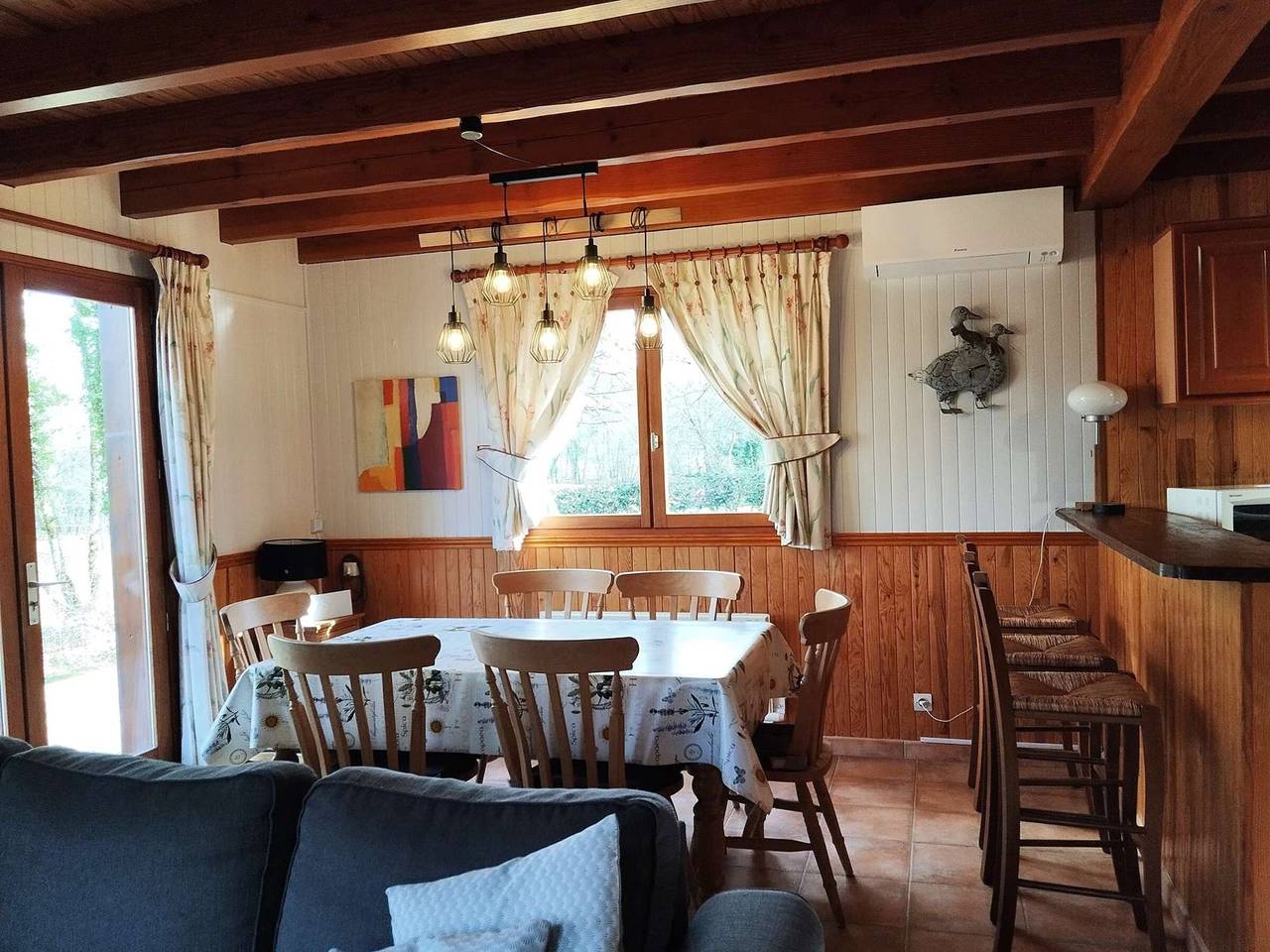 Chalet en vallée Dordogne, jardin privé et piscine partagée in Lachapelle-Auzac, Lot