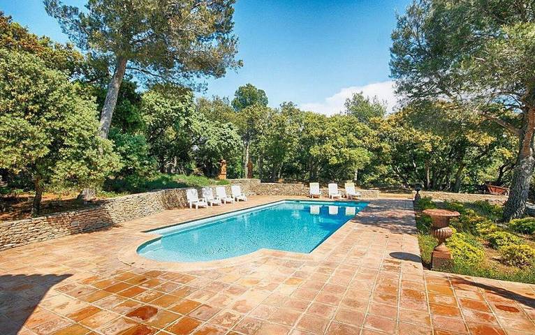 Gîte pour 12 personnes, avec jardin et terrasse