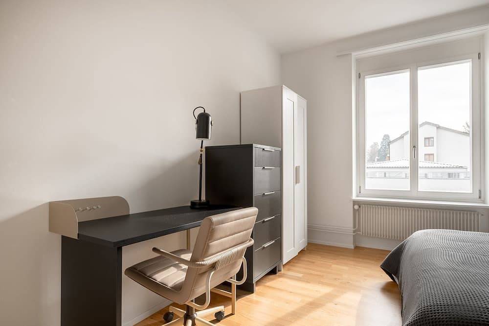 Apartamento inteiro, Sunny Horgen 2.5 Room w/ Storage, 3 min to Market, by Blueground in Horgen, Cantão de Zurique