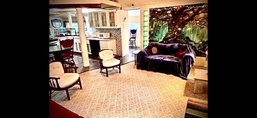 Vacation rental for 16 people, with yard in Eureka Springs