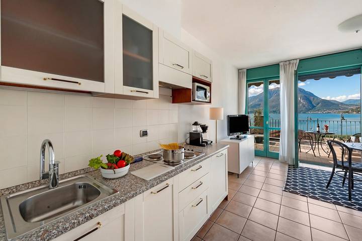 Gîte pour 2 personnes, avec vue sur le lac et terrasse, animaux acceptés dans Porlezza