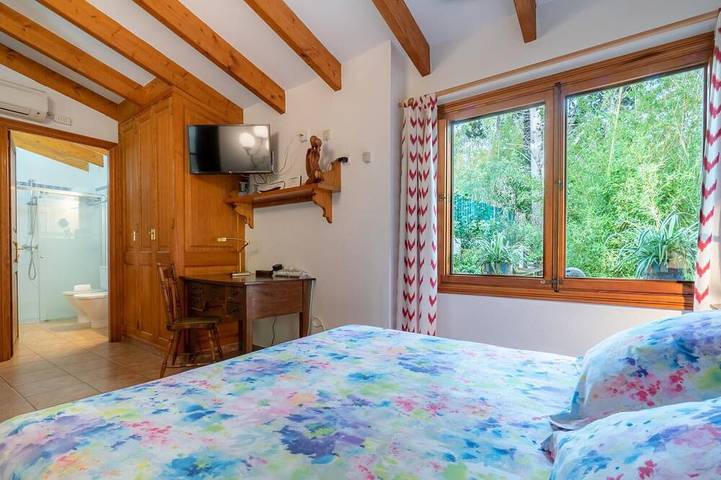 Amazing home in Consell with private swimming pool, can be inside or outside in Consell, Majorca Center