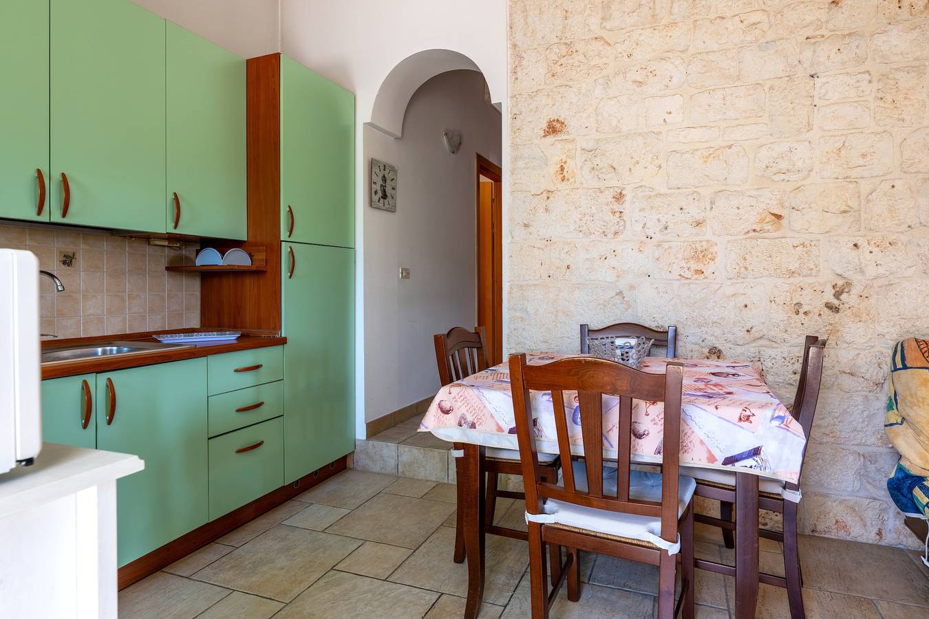 Appartamento intero, Appartamento 'Girasole' con piscina condivisa, Wi-Fi e aria condizionata in Ceglie Messapica, Salento
