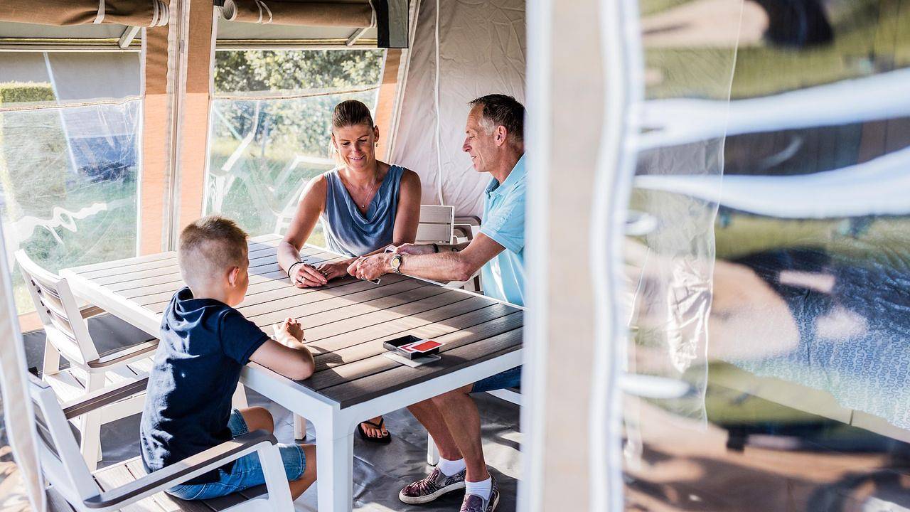 Apartamento vacacional entero, Apartamento de vacaciones para 6 personas con piscina in Vallée de l'Ernz, Luxemburgo