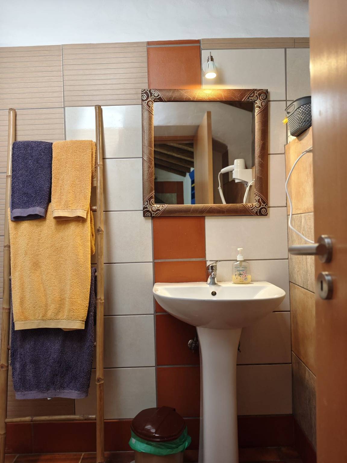 Ganze Wohnung, Apartment 'Casa Do Moiral' mit Bergblick, Gemeinschaftspool und Wlan in Saboia, Costa Alentejana