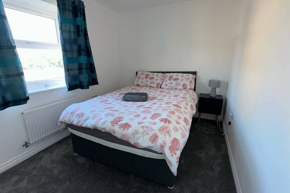 Entire apartment, Cosy 2-Bed Maisonette| Aylesbury| Free Parking in Buckinghamshire
