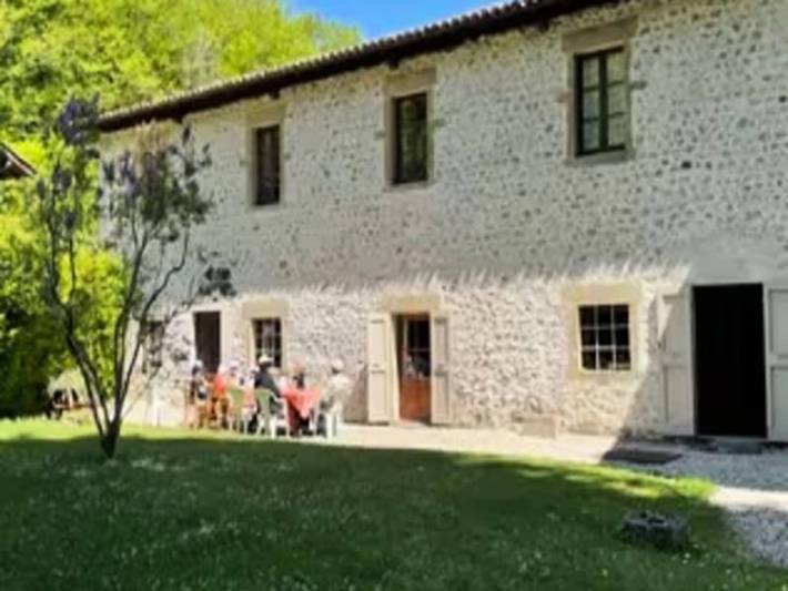 Gîte pour 14 personnes, avec jardin à Le Pin (Isère)