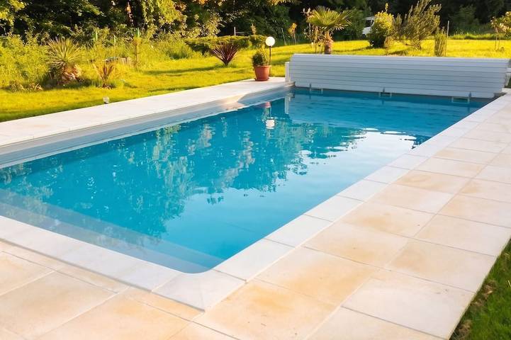 Location de vacances pour 10 personnes, avec Balcon/Terrasse et Jacuzzi ainsi que Terrasse et Jardin à Château-la-Vallière