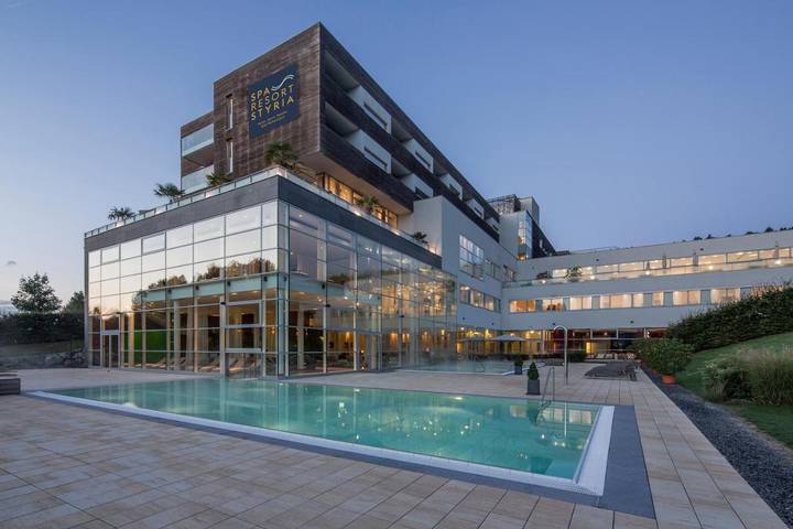 Ferienwohnung für 2 Personen, mit Balkon und Whirlpool sowie Terrasse und Garten in Bad Waltersdorf