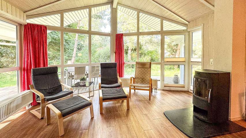 Ferienhaus für 6 Personen, mit Terrasse und Whirlpool sowie Garten und Sauna in der Lübecker Bucht - 3