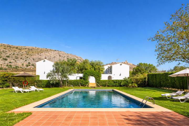 Casa rural para 21 personas, con jardín y terraza en Teba