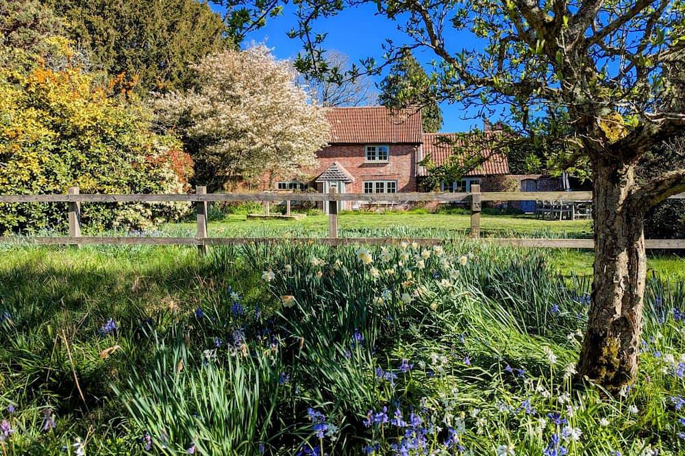 Ein charmantes und historisches Cobb Cottage am Rande des Dorfes Bransgore. in Sopley, Hampshire