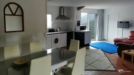 Gîte pour 6 personnes, avec terrasse à Felluns